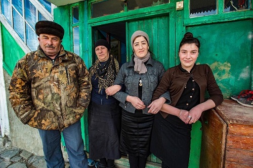 نگاهی به نهاد خانواده در جمهوری آذربایجان؛ خانواده متزلزل و جامعه رو به فروپاشی!