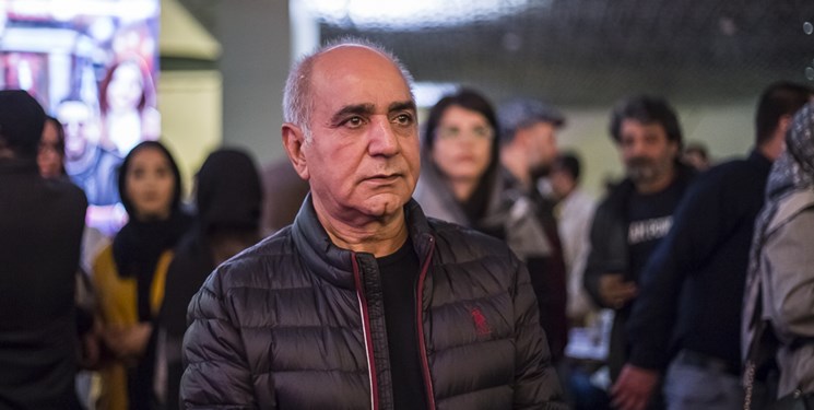 چه چیزی پرویز پرستویی را پیروز نبرد سالن نمایش کرد؟