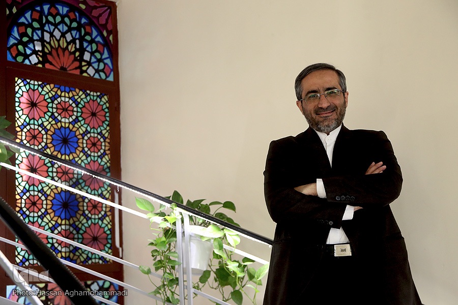 نفی تعدد قوانین رسانه‌ای در خانه