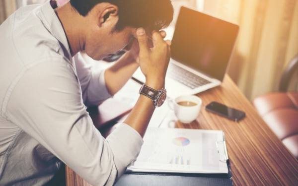 زندگی زیر سایه خود زشت‌پنداری