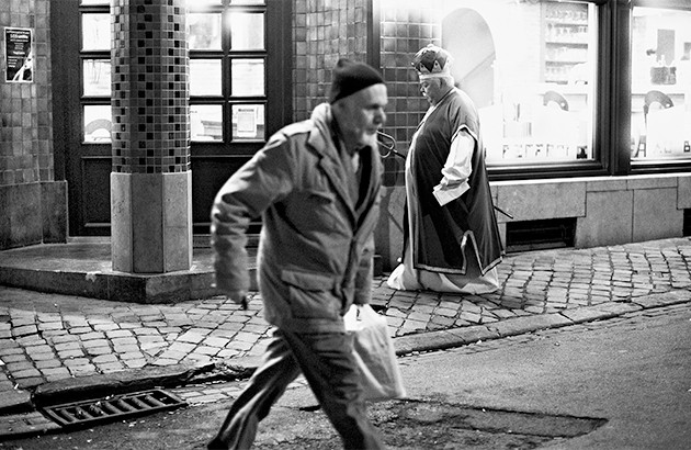 در دنیایی که هم بی‌رحم است و هم زیبا، نه خوش‌بینی به کار می‌آید، نه بدبینی