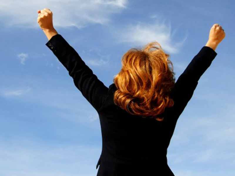 چرا ناگهان همه مجبور شدیم «اعتمادبه‌نفس» داشته باشیم؟