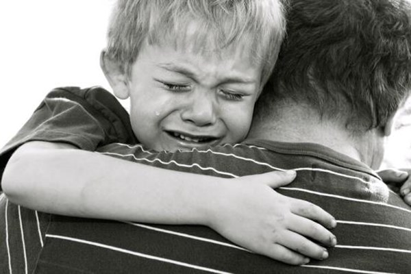 چرا کودکان جیغ می زنند؟