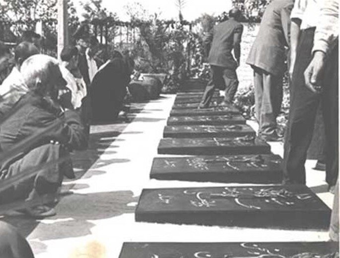 قبر تعدادی از شهدای ۳۰ تیر ۱۳۳۱ در گورستان ابن بابویه