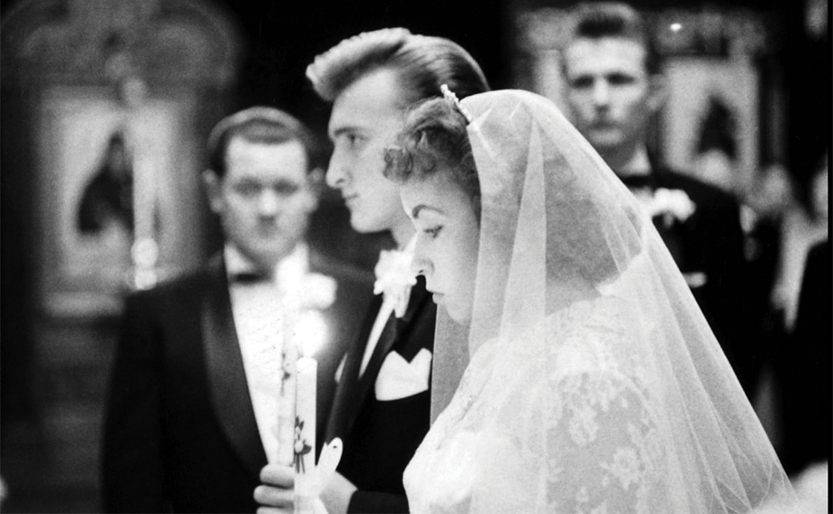 آیا می‌توان با ایفای هرچه‏‌بهترِ نقش همسری به خوشبختی رسید؟