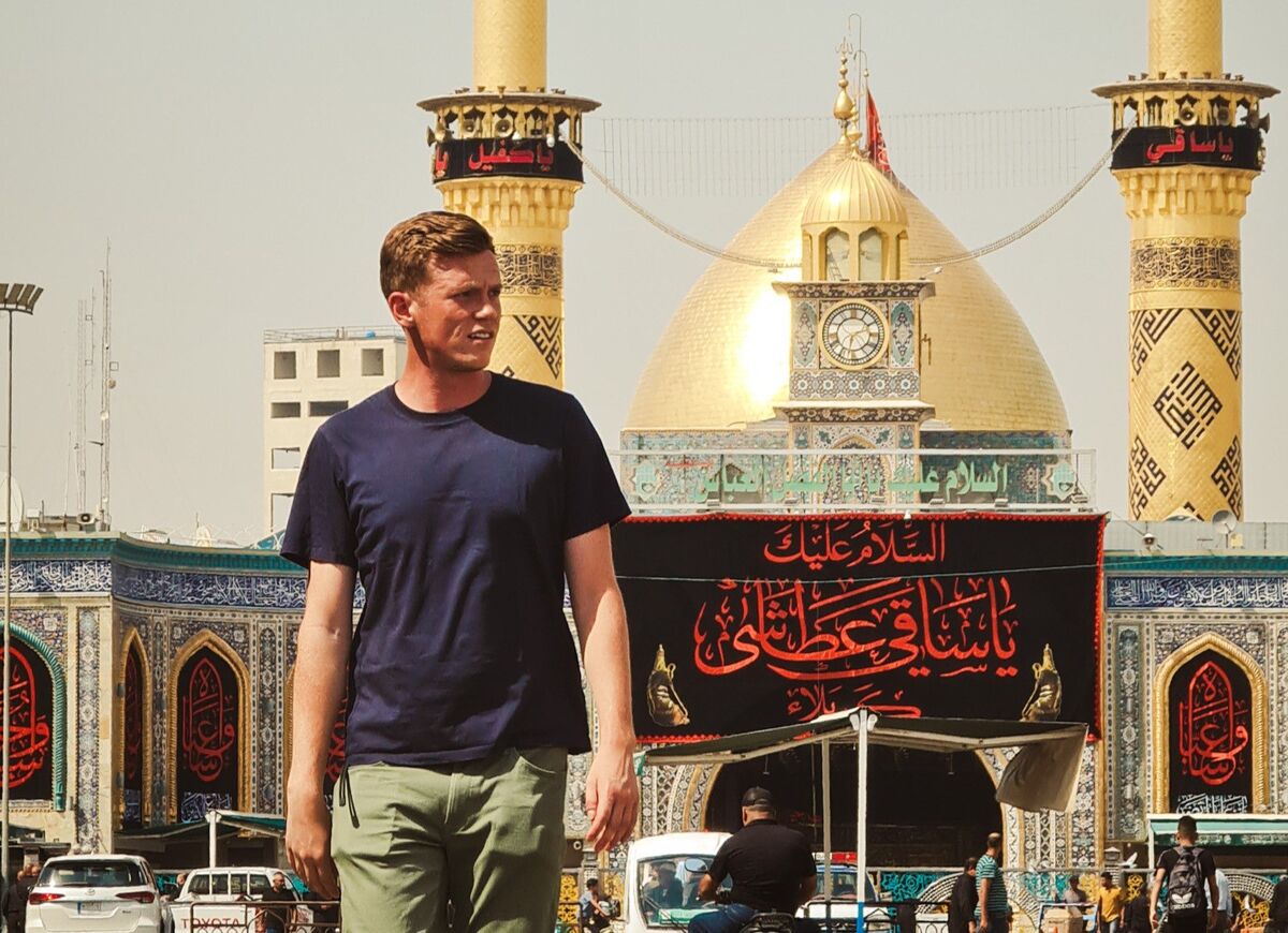 ببینید|ولاگر آمریکایی: این حجم از انسانیت در اربعین، مو را به تن آدم سیخ میکند!