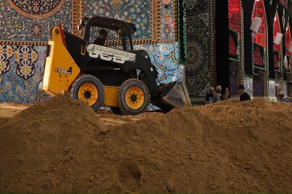 عکس| درهای صحن حرم امام حسین(ع) با پوشش شن و ماسه