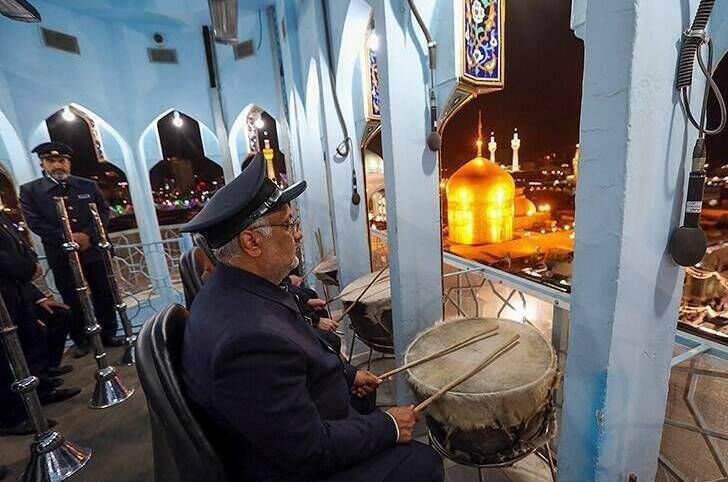 جزئیاتی جالب از آیین ۵۰۰ ساله نقاره زنی در حرم رضوی