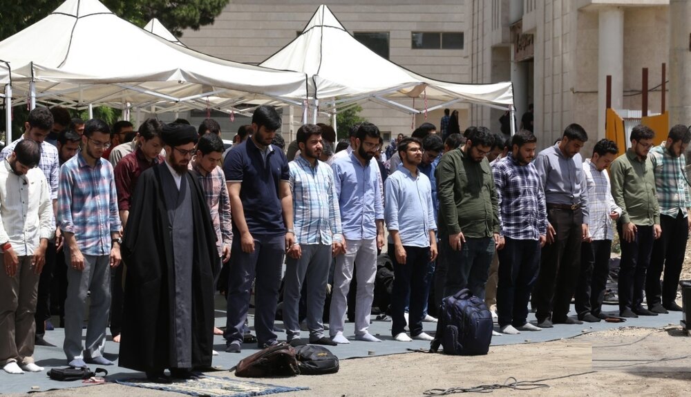 نظر آیت الله نوری همدانی درباره نماز و روزه در اقامت کوتاه‌مدت دانشگاهی