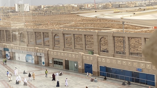 غربت بقیع در دلِ مدینه