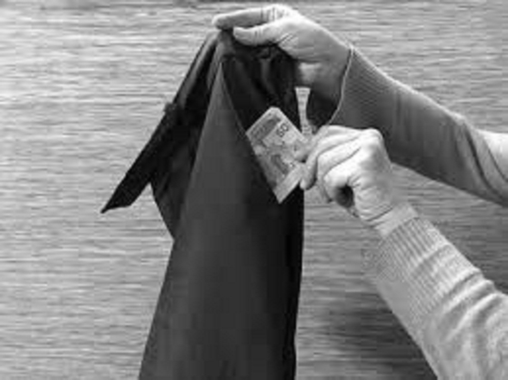 پاسخ مراجع تقلید از حکم استفاده از درآمد حرام شوهر