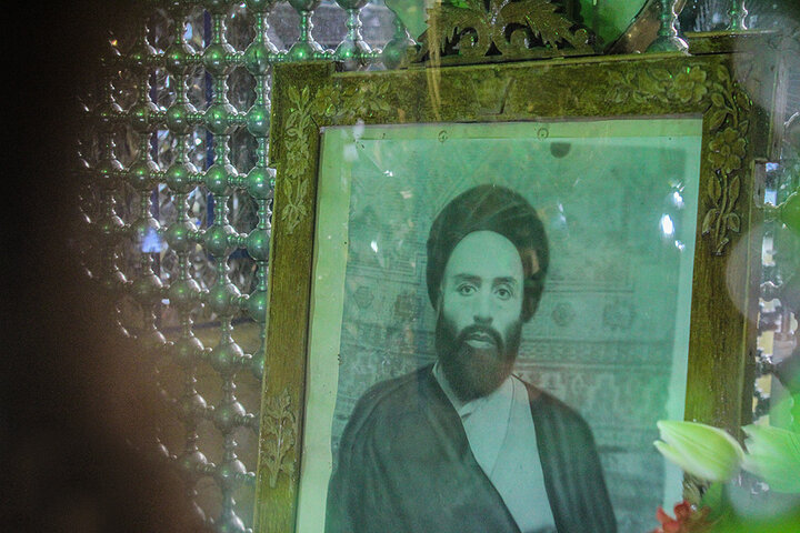 عالمی که از نیمه‌های شب تا فجر صادق پیوسته در حال گریه و مناجات بود!