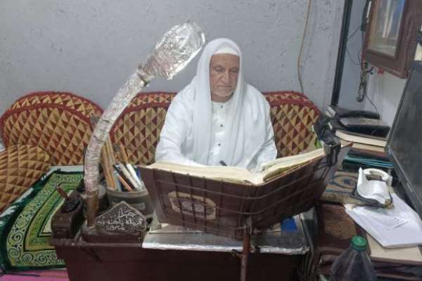 پیرمرد بی‌سواد مصری کاتب قرآن به زبان انگلیسی شد!