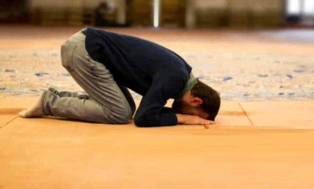 نظر آیت الله خامنه‌ای درباره فراموش کردن سلام نماز