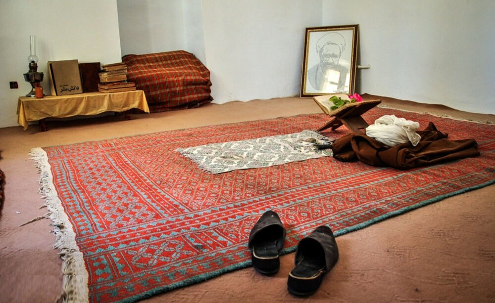 گفتمان ناب | ساده و بی‌تکلف باش