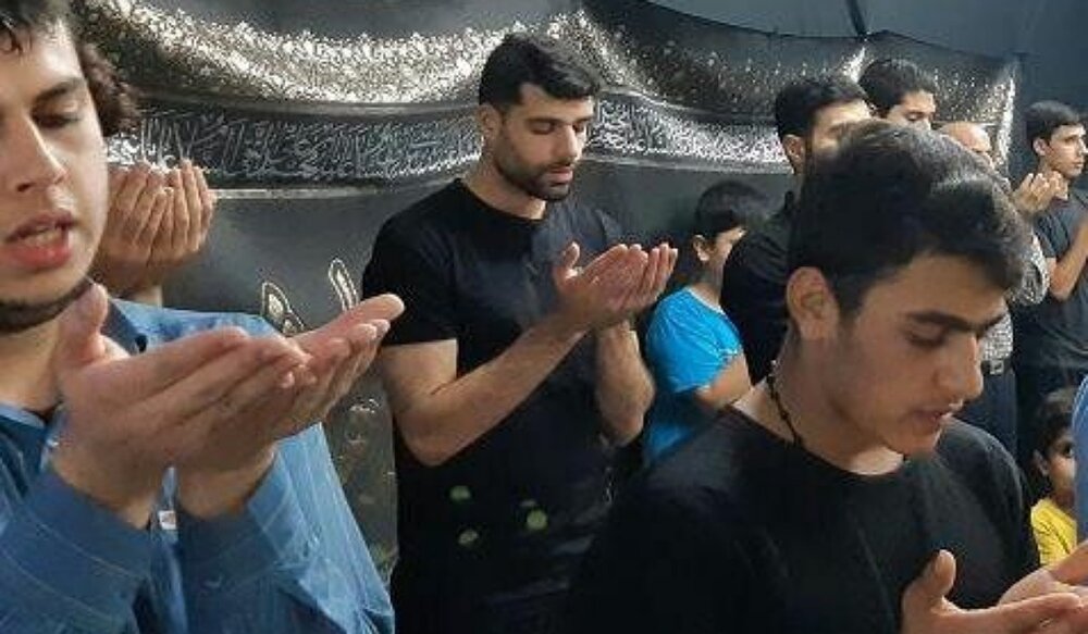 ادامه عزاداری یا خواندن نماز در اول وقت؟