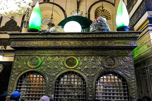 حکم دارالافتاء مصر درباره اقامه نماز در مساجد دارای ضریح