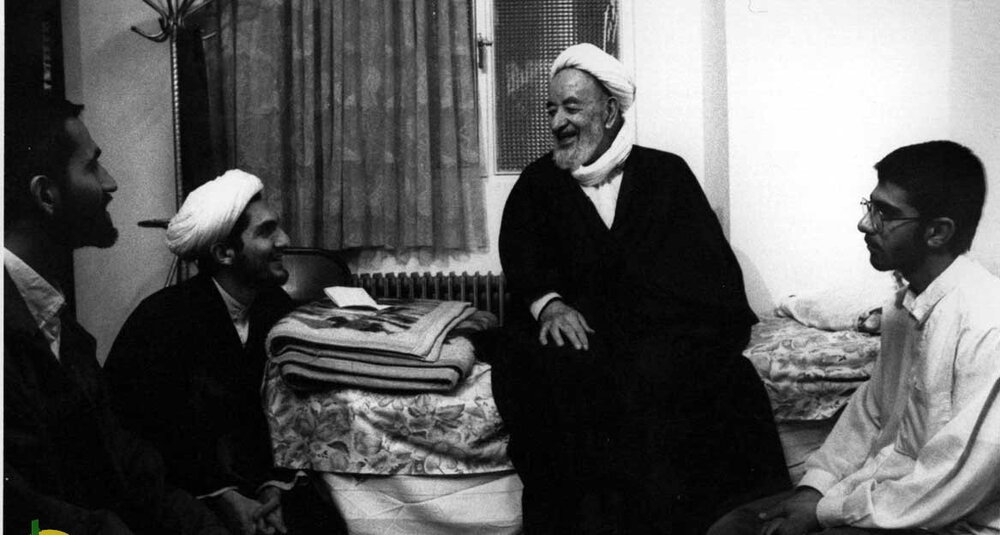 آیت‌اللهی که عشق به مردم را عبادت می‌دانست