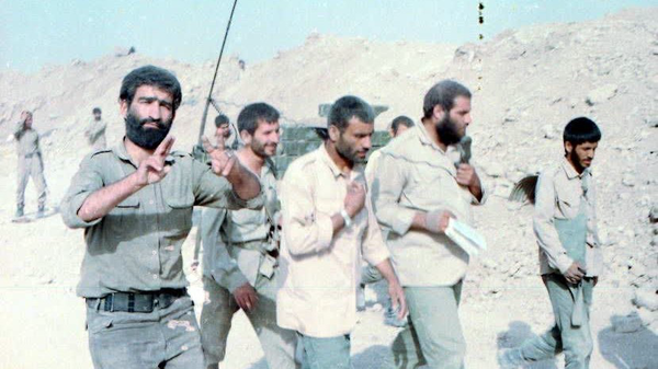 روزی که سردار زاهدی و حاج‌احمد کاظمی آرپی‌جی به دست شدند