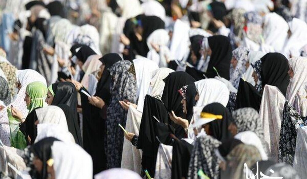 حکم اتصال به امام جماعت از طریق بانوان چیست؟