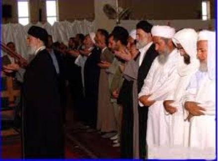 علت تفاوت نماز خواندن شیعه با اهل سنت چیست؟