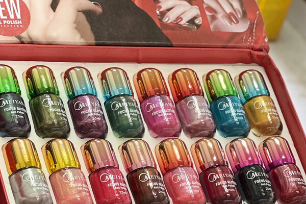 آیا لاک ناخن، کاشت مژه و کاشتن ناخن مانع از وضو و غسل است؟ +نظر رهبر انقلاب