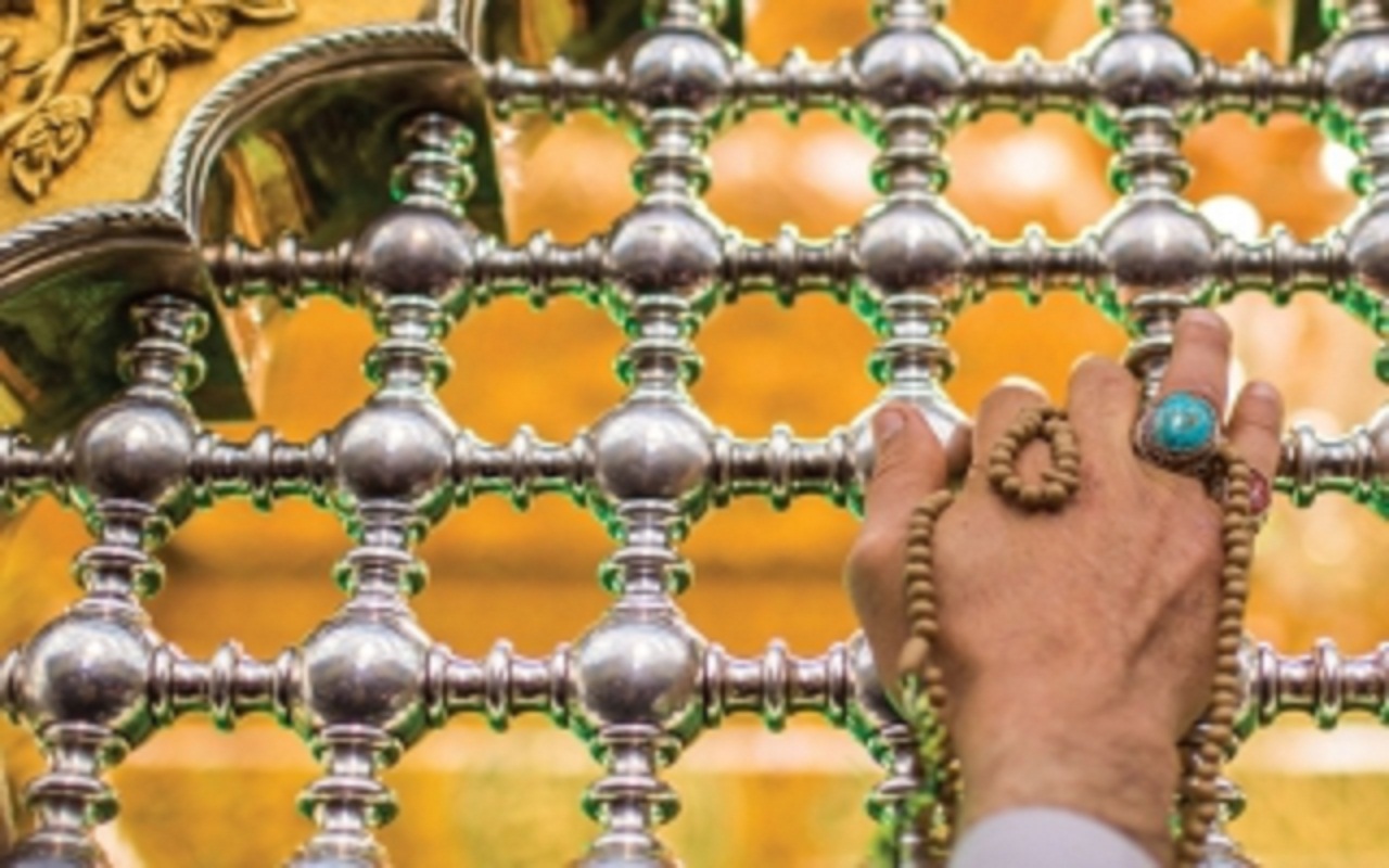 احادیث چه نگاهی به توسل به انبیاء دارند؟