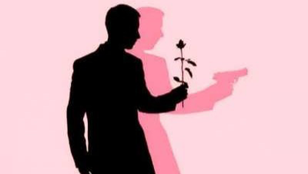 دشمن با وعده فریب می‌دهد، نه با اجبار