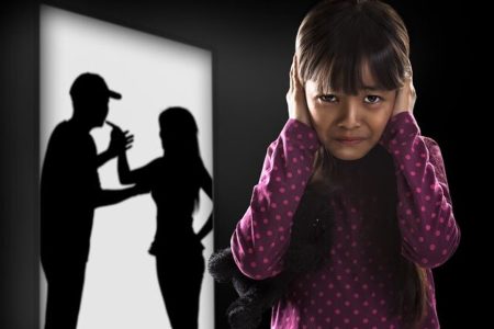 آسیب‌ها و آثار منفی خیانت زوج‌ها بر روان فرزندان