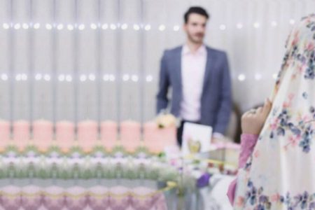 سواد خانواده | بهترین واکنش به اصرار ازدواج از طرف والدین چیست؟