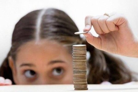 چگونه فرزند خود را اقتصادی تربیت کنیم؟ / به روزی حلال و الگوی صحیح مصرف توجه کنید