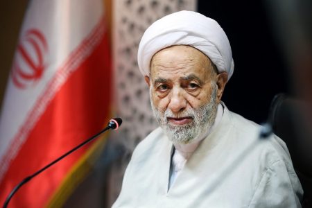 قرائتی: اگر معلم به نماز پایبند باشد، جامعه اخلاقی پرورش می‌یابد