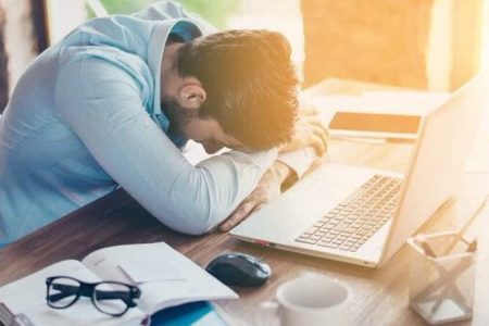 احکام شرعی | استراحت در ساعت کاری؛ مجاز یا ممنوع؟