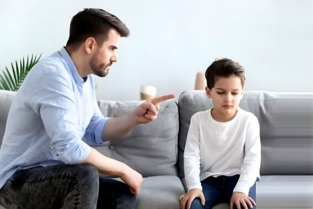 سواد خانواده | با فریاد و سرزنش نمی‌توان بچه تربیت کرد