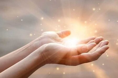 تفاوت دعا، قانون جذب و انرژی‌ درمانی چیست؟