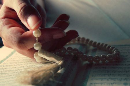 ۱۰۰ بار این ذکر را بگویید؛ توصیه آیت‌الله مجتهدی برای رهایی از وسوسه‌های شیطان