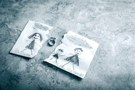 نسبت احساس گناه در فرزندان طلاق و اعتماد به نفس؛کودک «واسطه پیام» نیست