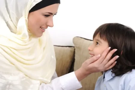 ببینید | لزوم مدیریت کلام در حضور کودکان