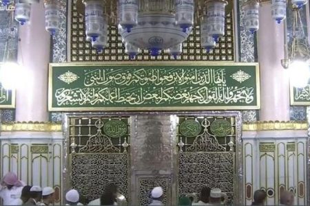 مناظره‌خوانی | آیا خواندن زیارت‌نامه با صدای بلند در کنار قبر پیامبر(ص) بی‌ادبی است؟