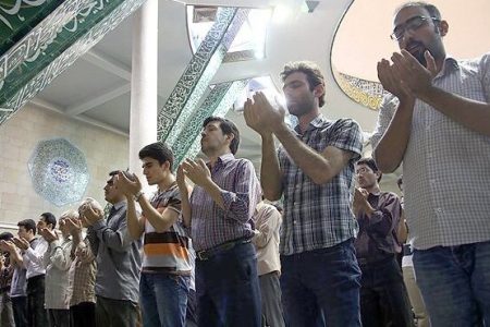 دانشجوهای مسافر در محل تحصیل، نمازشان را چطور بخوانند؟