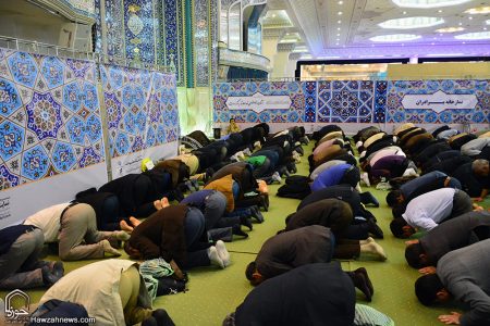 پیامبر(ص) برای پاداش شرکت در نماز جماعت چه تعبیری به کار بردند؟