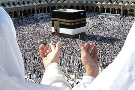 احکام شرعی | آیا با انجام حج نیابتی، وجوب حج از من برداشته می‌شود؟