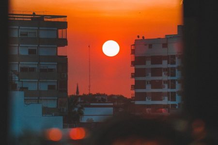 نمازشب بخوانیم یا بین‌الطلوعین بیدار بمانیم؟