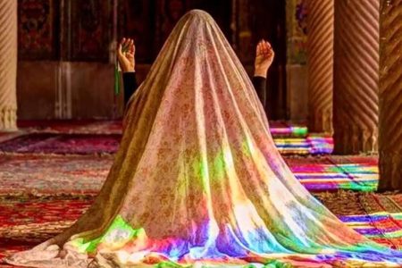فلسفه حجاب بانوان در نماز