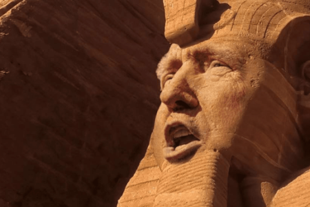 دشمن همان راهی را می‌رود که هلاک‌شدگان تاریخ رفتند