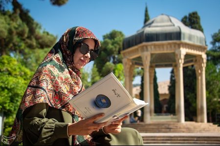 چرا با حافظ فال می‌گیریم؟/ کتابی که در جوار آرامگاه خواجه متولد شد