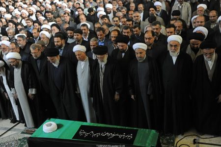 نماز شب اول دفن؛ رهبر انقلاب چه توصیه‌ای کردند؟