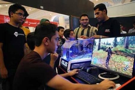 چرا نوجوان‌ها بیشتر به سمت علائق همسالان کشیده می‌شوند