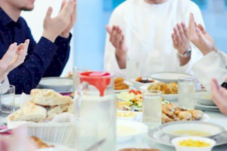 دعای سفره و صلوات قبل و بعد از غذا