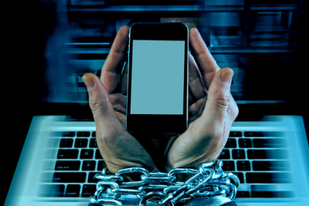 رفتار عصبی کاربران وابسته در آینهٔ قطع اینترنت